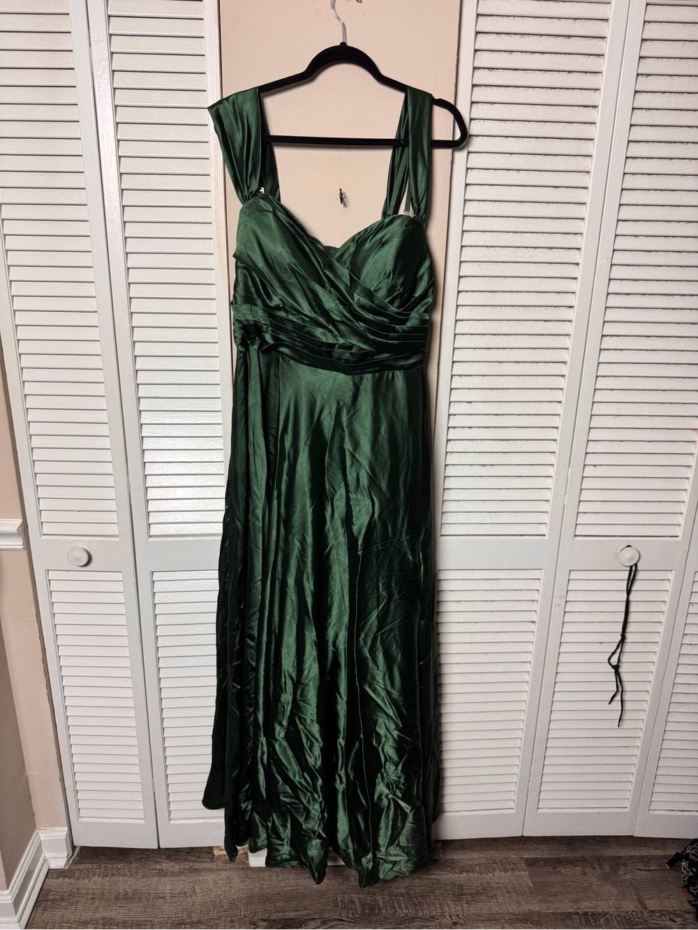 Elegant Forest Green Satin Evening Dress
